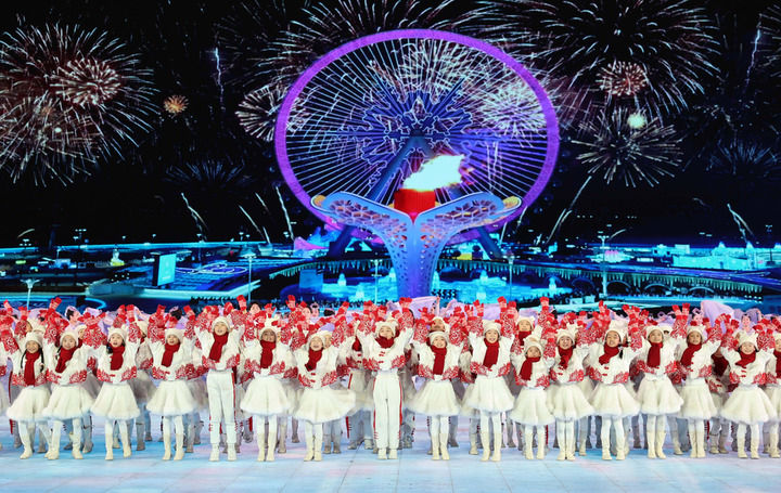 2025年2月7日,小演员在第九届亚洲冬季运动会开幕式上演唱主题歌《点亮亚洲》。新华社记者 黄伟 摄