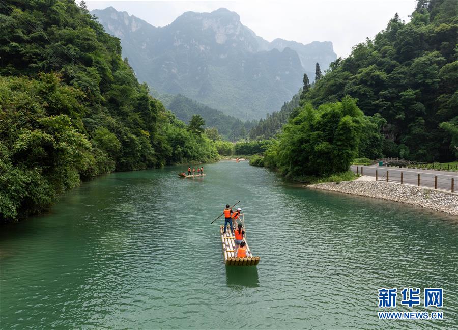 (新华全媒头条·图文互动)(1)线上线下消费升温 文旅活动迈上“云端”——端午假期透视我国经济高质量发展新动力